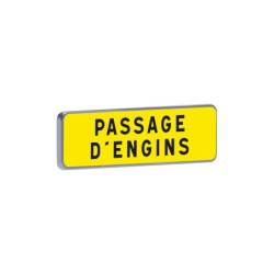 KM9 900 C1 jaune passage d'engins