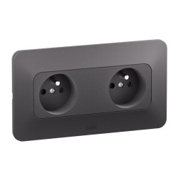 Double prise de courant avec terre horizontale Neptune - Legrand - 16 A - Coloris noir - Tension : 16 V